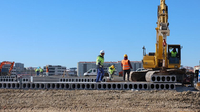 Emprego em Portugal sobe à custa de máximo histórico de contratos precários