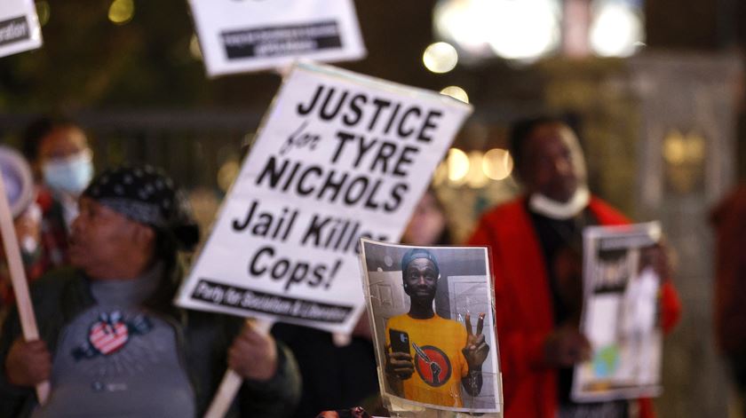 Manifestação depois da divulgação do vídeo que mostra polícias a espancarem Tyre Nichols. Atlanta, Georgia. Foto: Erik Lesser/EPA