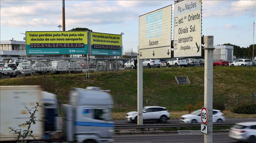 Dimensão dos painéis publicitários na Segunda Circular em Lisboa vai ser reduzida