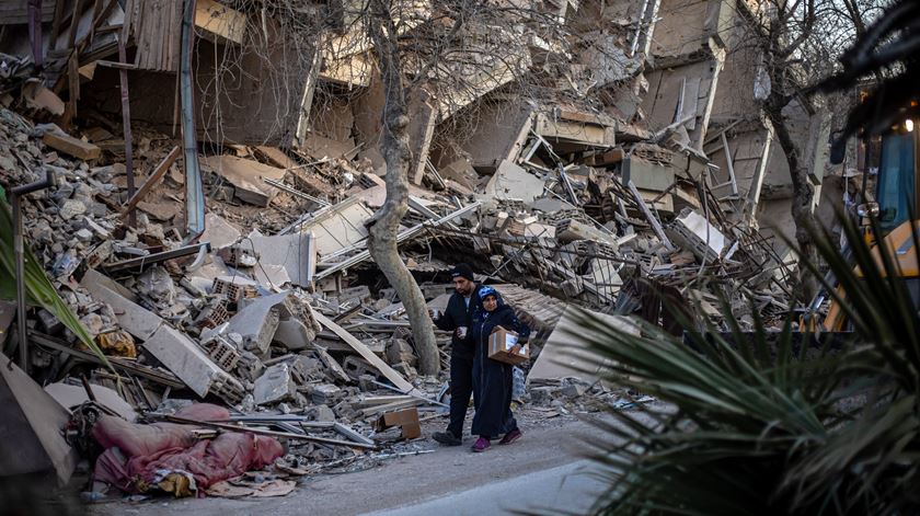 Novo sismo na Turquia provoca um morto e 110 feridos