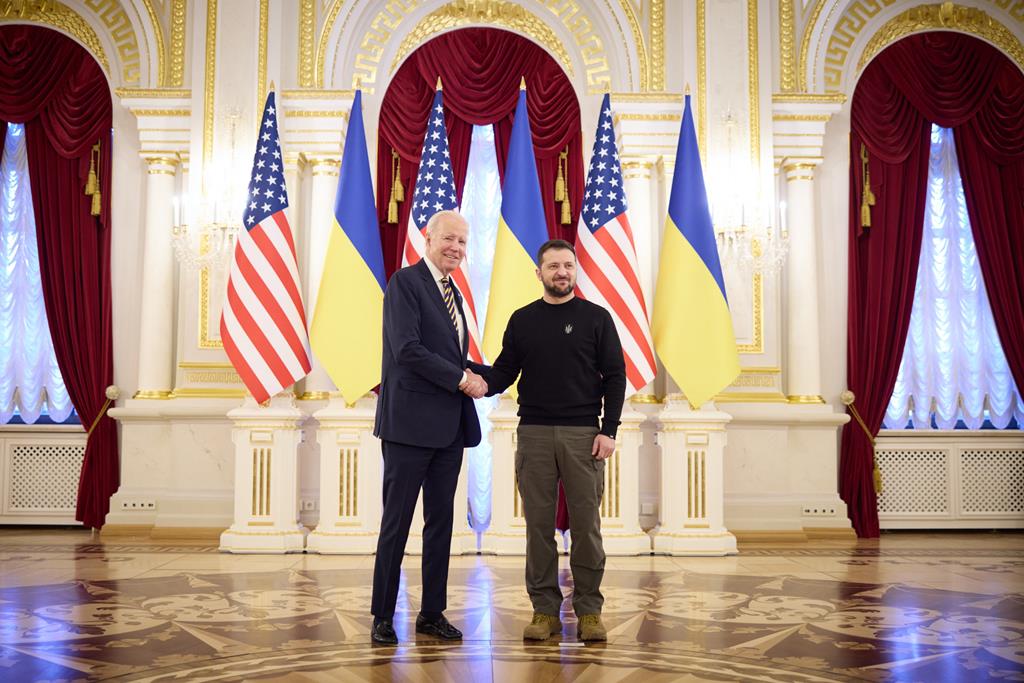 Joe Biden faz visita surpresa a Kiev