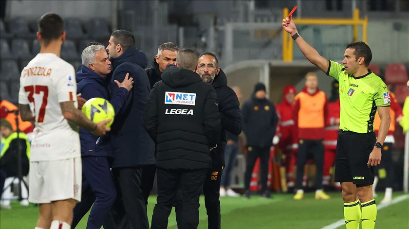 Mourinho é expulso e a Roma perde e afasta-se da Champions