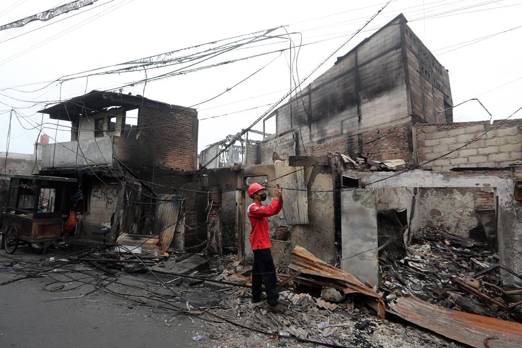 Incêndio em Jacarta, Indonésia. Foto: Bagus Indahono/EPA Incêndio em Jacarta, Indonésia. Foto: Bagus Indahono/EPA