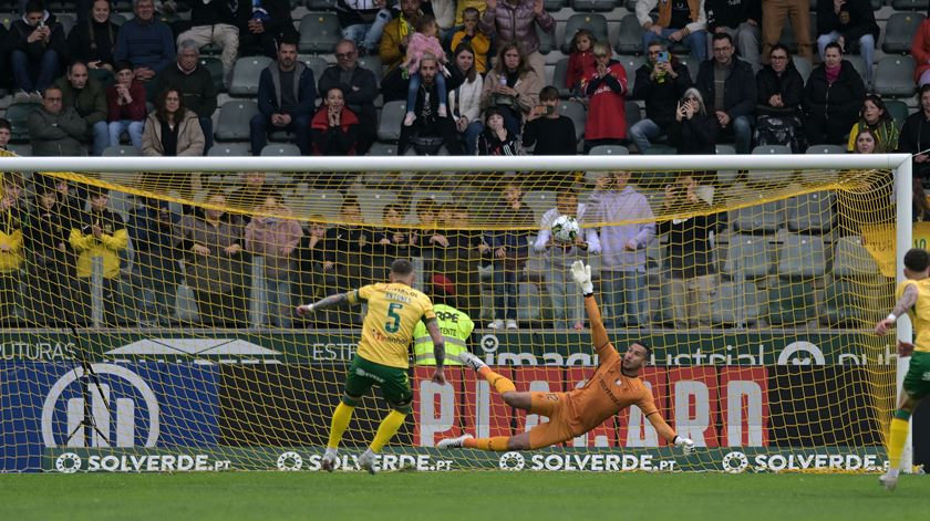 Paços Ferreira derrota Santa Clara e larga lanterna vermelha