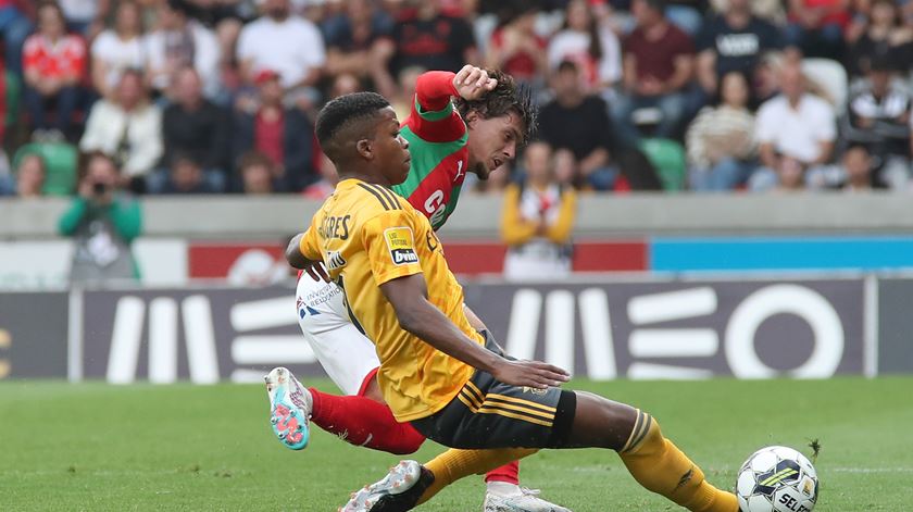 Florentino e Pablo Moreno durante o Marítimo - Benfica. Foto: Homem de Gouveia/Lusa