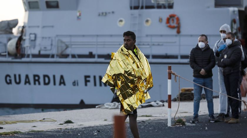 Tragédia no Mediterrâneo. 61 migrantes morrem em mais um naufrágio Tragédia no Mediterrâneo. 61 migrantes morrem em mais um naufrágio