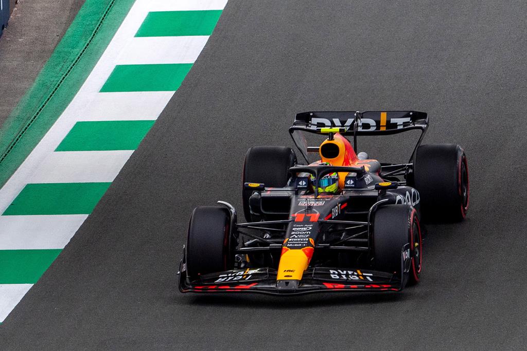 Sergio Perez, Red Bull, no GP Fórmula 1 da Arábia Saudita. Foto: Str/EPA Sergio Perez, Red Bull, no GP Fórmula 1 da Arábia Saudita. Foto: Str/EPA