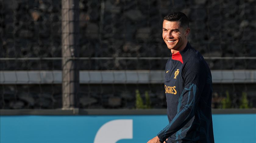 Cristiano Ronaldo foi todo sorrisos. Foto: Miguel A. Lopes/EPA