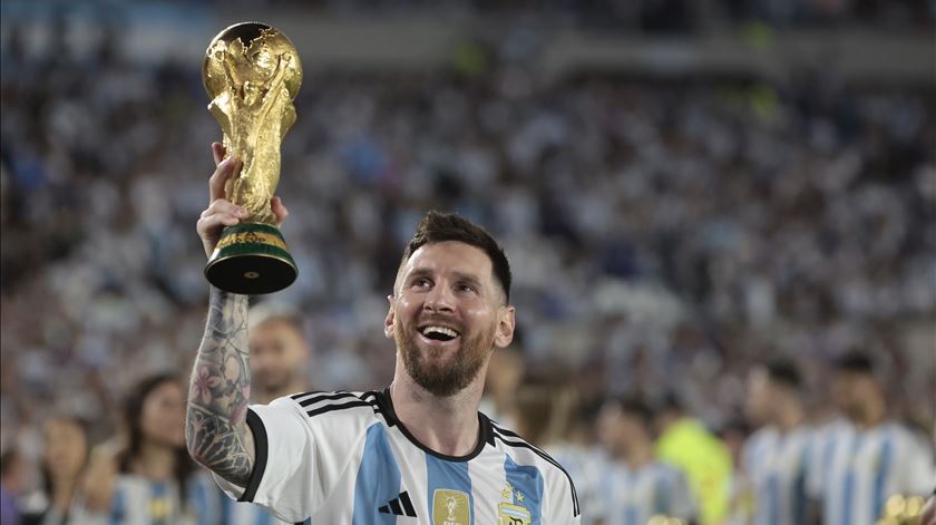 Messi chega ao golo 800 na festa pós-Mundial da Argentina