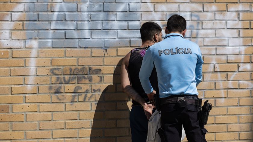 Detidos três carteiristas suspeitos de diversos furtos na zona da Foz no Porto