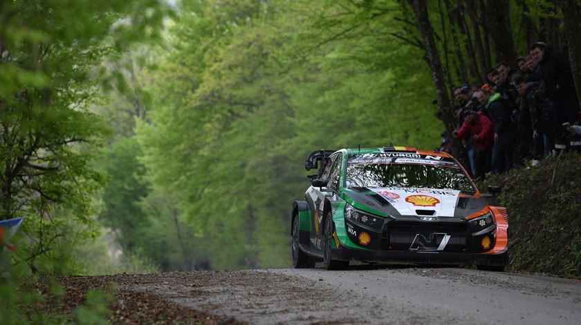 Neuville sente aproximação de Evans no Rali da Croácia