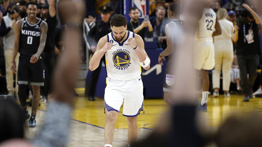 Warriors recuperam e empatam eliminatória com os Kings