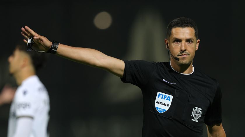 Nota 2 para Gustavo Sousa. "Bola vai ao tronco. Penálti não existe”