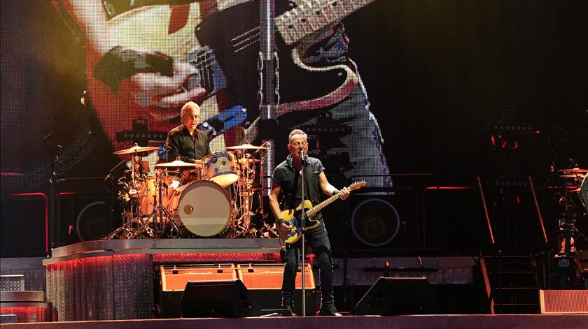 Bruce Springsteen adia quatro concertos por problemas de voz Bruce Springsteen adia quatro concertos por problemas de voz