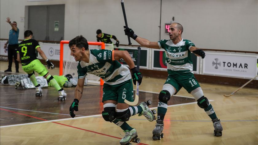 Lucas Santos marcou um dos golos do Sp. Tomar ao Sporting na final da Taça de Portugal de hóquei em patins. Foto: Paulo Cunha/Lusa