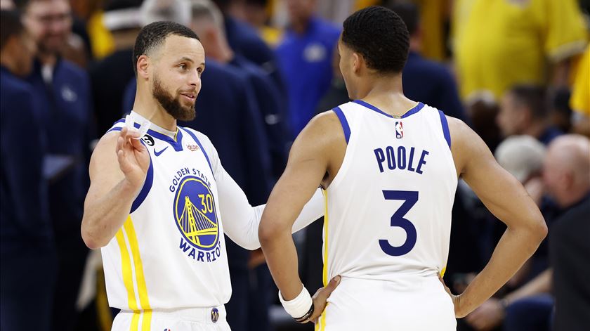 Warriors e Knicks ganham mais uma vida