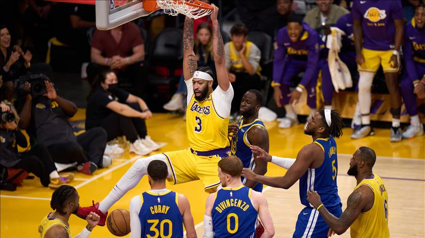 Lakers eliminam campeões da NBA