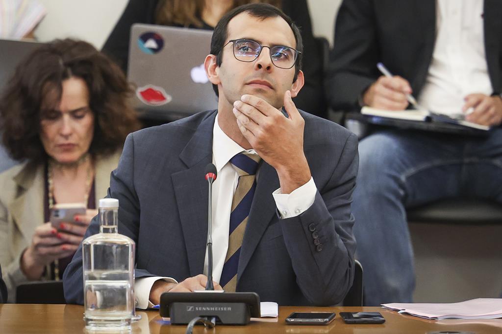 "Não roubei computador. Atiram-se para cima de mim", diz Frederico Pinheiro