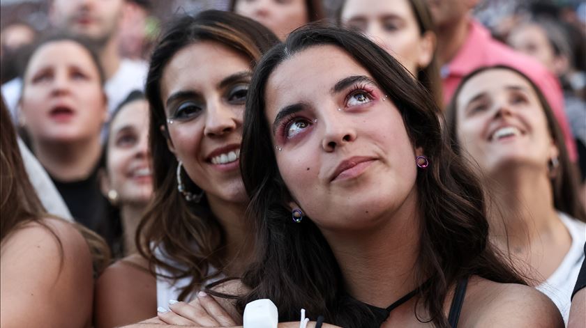 público assiste ao concerto de Bárbara Bandeira que faz a primeira parte dos Coldplay em Coimbra Foto: Paulo Novais/Lusa