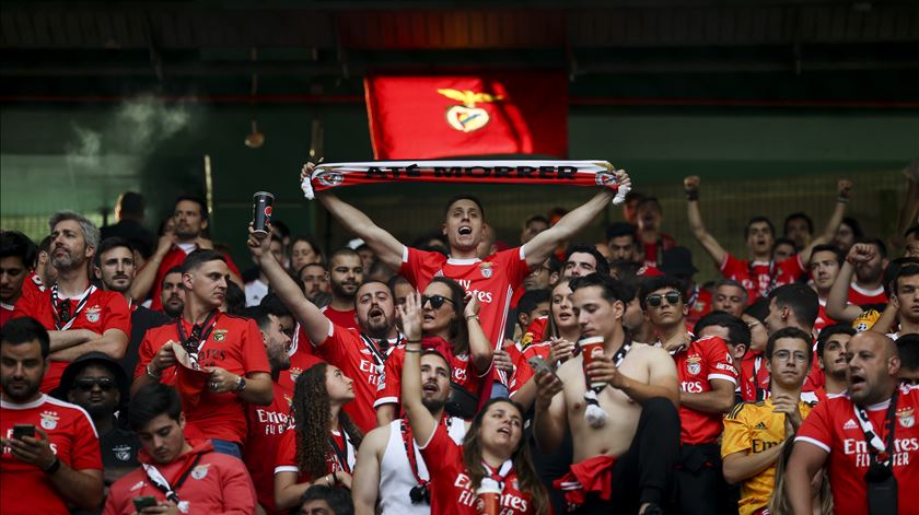 ​Castigo da UEFA impede Benfica de vender bilhetes para jogo fora com o Nice