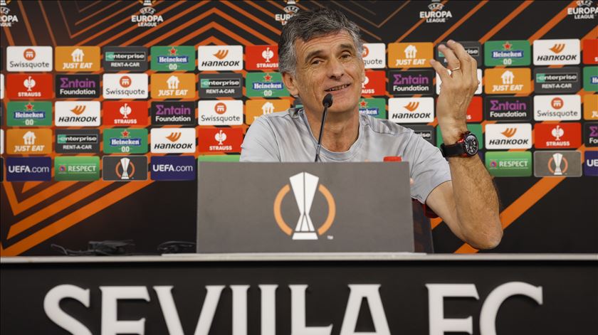 Sevilha renova com treinador que deu a sétima Liga Europa