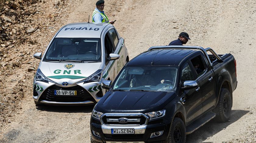 Autoridades na barragem do Arade. Foto: Luis Forra/EPA