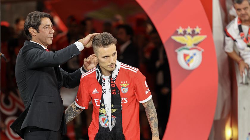 Grimaldo: "A ideia sempre foi continuar no Benfica, mas o clube não apostou em mim"