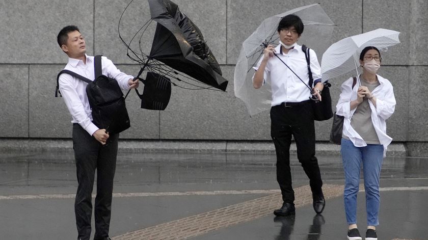 Tempestade Mawar em Tóquio, Japão. Foto: Franck Robichon/EPA