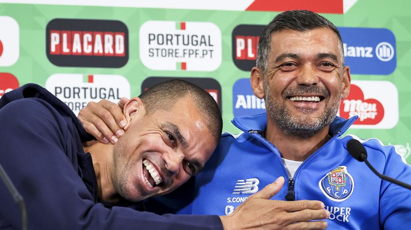 Sérgio Conceição aponta Pepe como "superatleta" e "máquina competitiva"