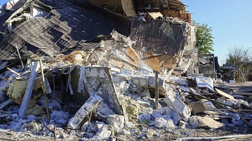 Criança de dois anos morta e 22 feridos em ataques a Kiev e Dnipro