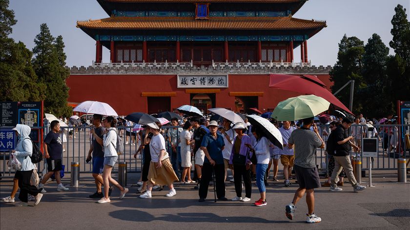 Crise imobiliária na China deixa consumidores pessimistas apesar do crescimento Crise imobiliária na China deixa consumidores pessimistas apesar do crescimento