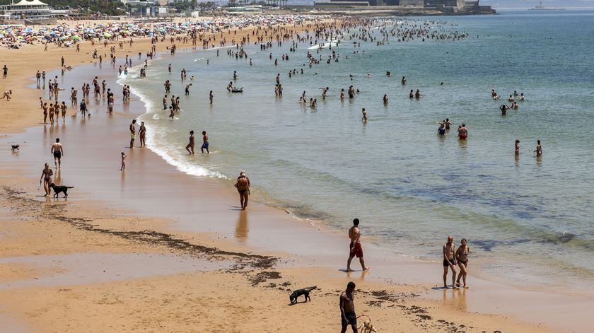 Época balnear arranca esta sexta-feira em 13 praias de Cascais e quatro da Madeira