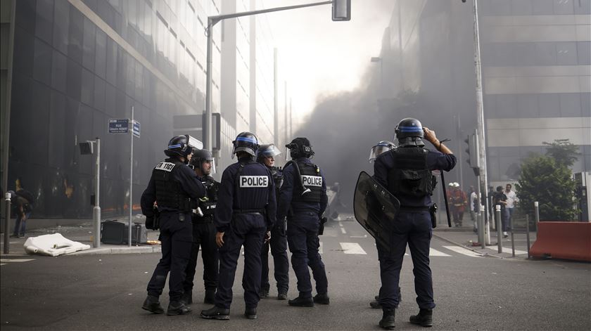 Polícias detidos por morte durante tumultos em Marselha