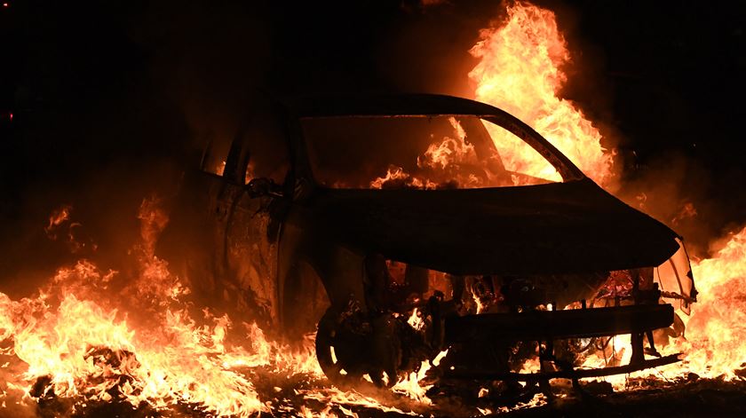 Violência em França. 677 detidos e 249 polícias feridos