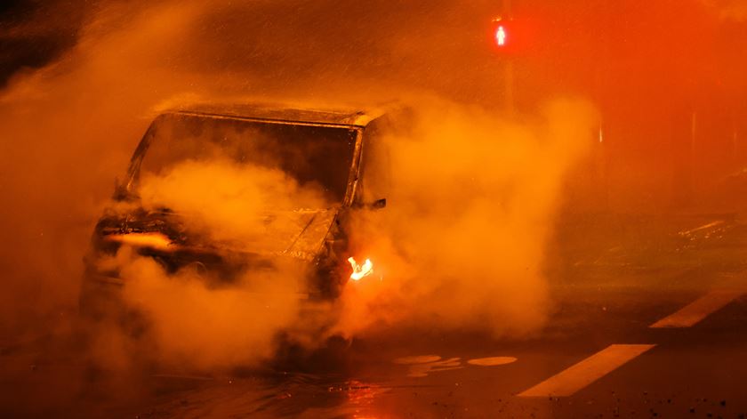 Distúrbios em França: Das 3500 pessoas detidas, mais de 350 ficaram presas