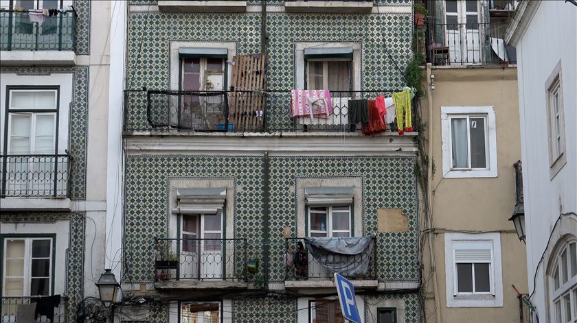 Homem esfaqueado no pescoço na Rua do Benformoso, no Martim Moniz