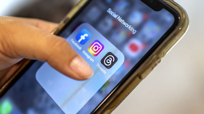 Mude a verificação de fatos no Facebook e no Instagram. Meta se alinha com Donald Trump