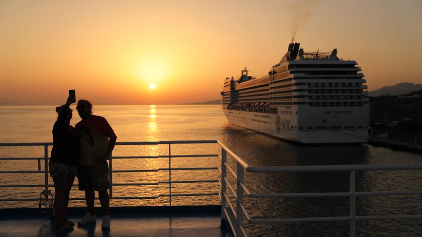 Grécia vai cobrar 20 euros a turistas que desembarcarem em Santorini ou Mykonos