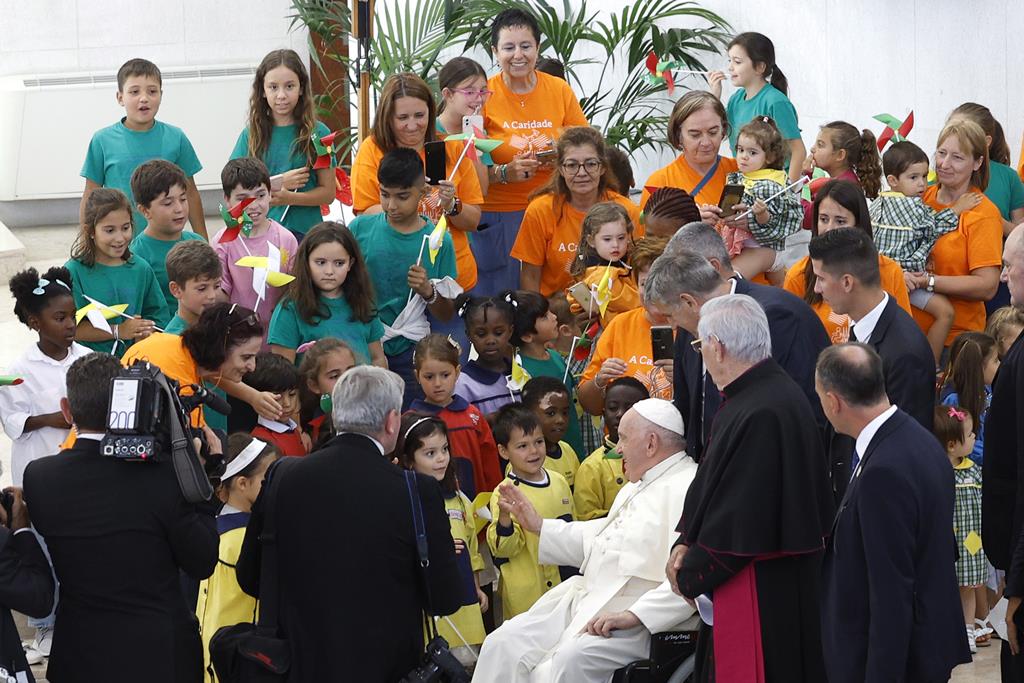 Papa na Serafina: "Se desanimarem, tomem um copo de água e sigam em frente"