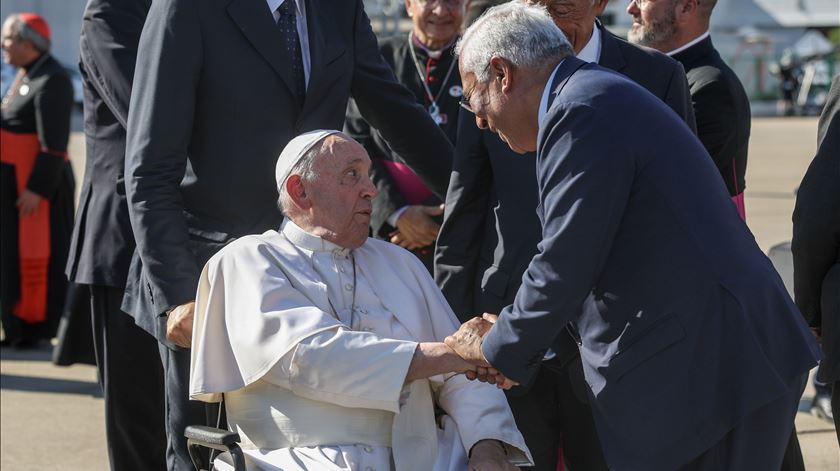 Papa Francisco e António Costa na base de Figo Maduro. Foto: Tiago Petinga/Lusa