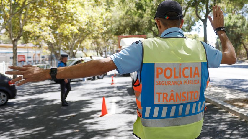 Polícia ferido após ter sido atropelado por condutor em ação de fiscalização em Lisboa