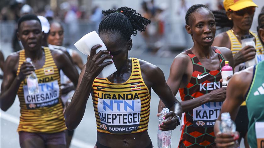 Morre atleta ugandesa Rebecca Cheptegei queimada por companheiro