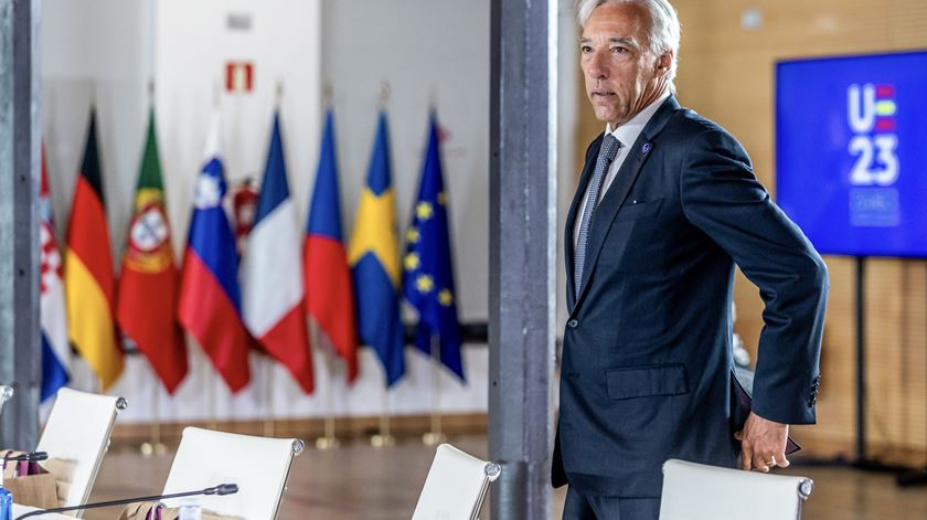 Gomes Cravinho nega qualquer ligação a contrato polémico na Defesa