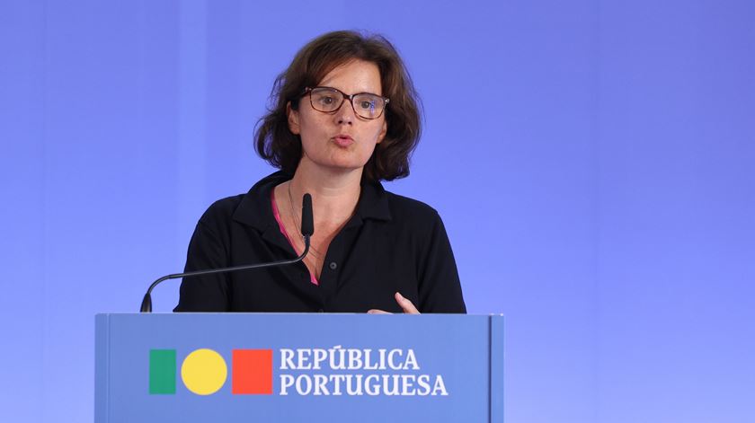 Governo avalia aumento de casos Covid, mas não avança com medidas adicionais para já