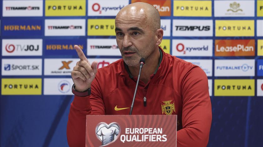 Martinez responde a Amorim. “Sigo 82 jogadores, não trabalho com 23"