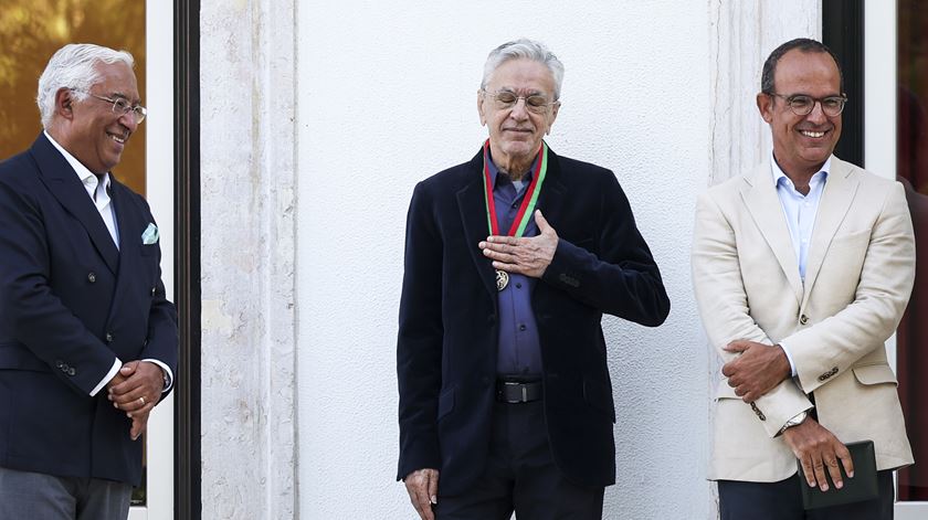 Caetano Veloso recebe medalha de mérito cultural. "Devemos lutar pelo brilho" da língua portuguesa