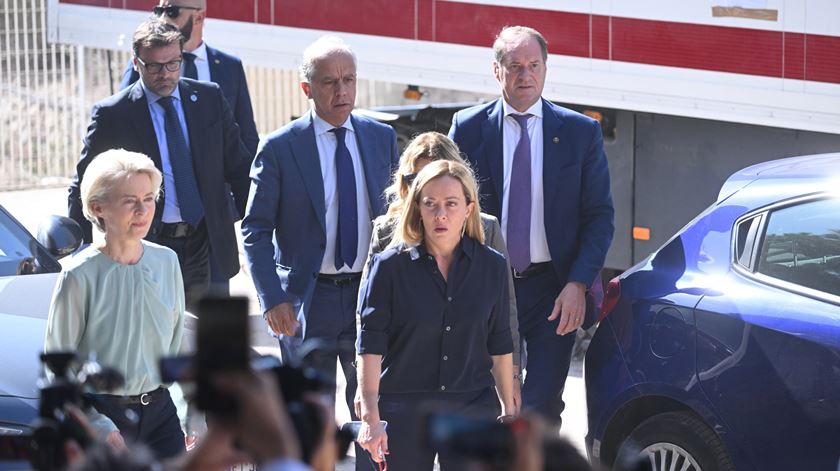 Meloni e von der Leyen em Lampedusa. Foto: Ciro Fusco/EPA