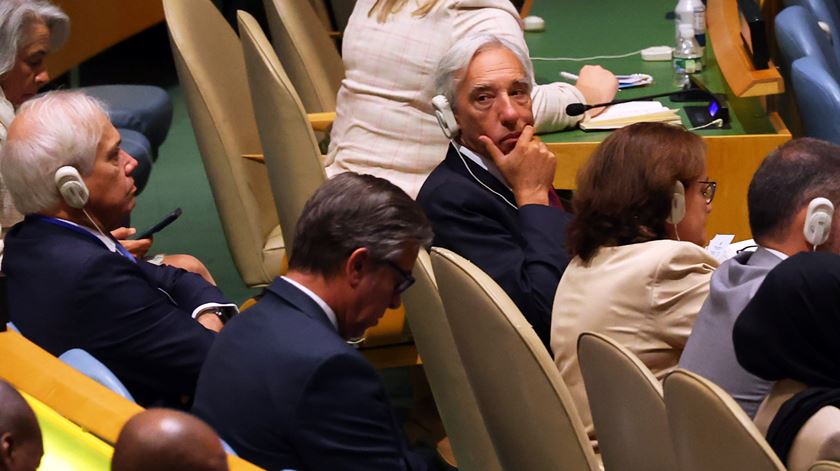 Gomes Cravinho pode estar a ser vítima de quem cometeu crimes, diz Brilhante Dias