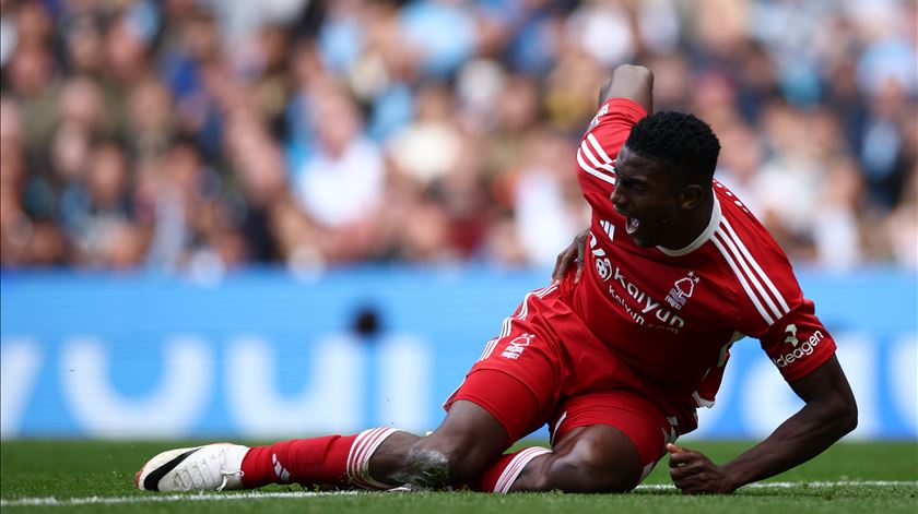 Jogador de Nuno Espírito Santo em coma induzido após cirurgia