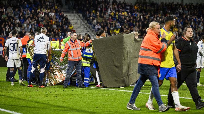 RKC-Ajax suspenso após lesão grave de guarda-redes